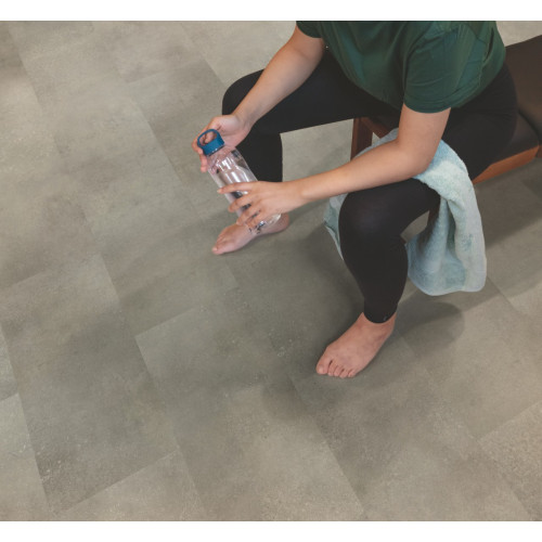 Виниловое покрытие Quick-Step Oro - Tiles Бетонная скала AVSTU40234 (4+1mm)