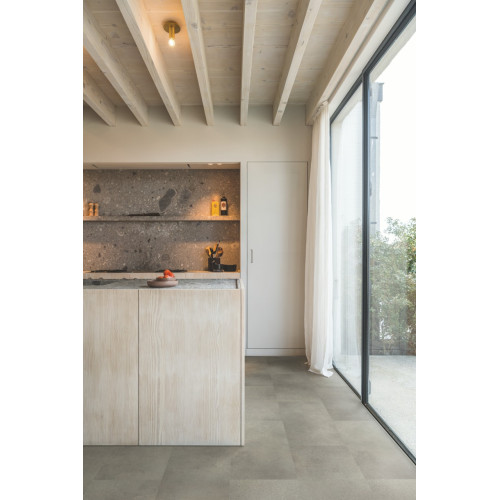 Виниловое покрытие Quick-Step Oro - Tiles Бетонная скала AVSTU40234 (4+1mm)