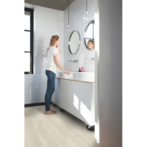 Виниловое покрытие Quick-Step BLOOM Дуб морской бриз светлый AVMPU40079 (5+1мм)